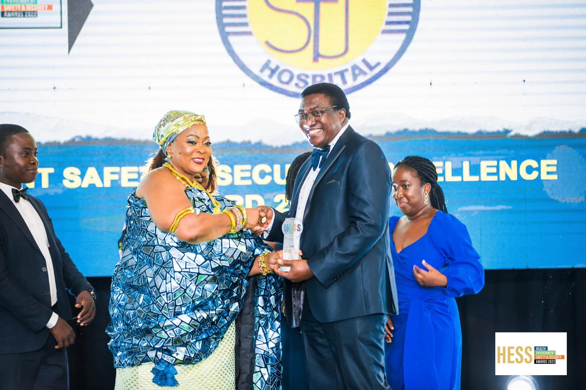 Dr Samuel Amo-Mensah receiving an award at the HESS Awards in 2022
